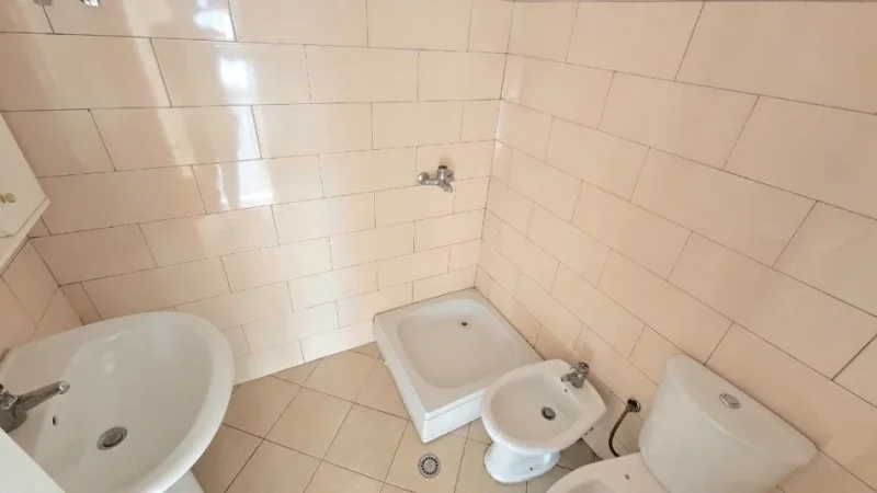 Tirane, shes apartament 2+1+Ballkon Kati 4, 90 m² 128.000 € (Yzberisht)