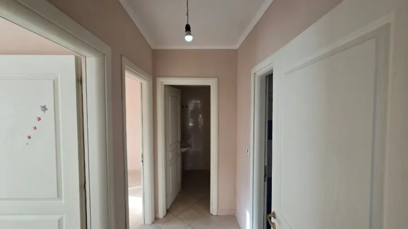 Tirane, shes apartament 2+1+Ballkon Kati 4, 90 m² 128.000 € (Yzberisht)