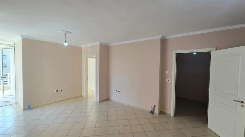 Tirane, shes apartament 2+1+Ballkon Kati 4, 90 m² 128.000 € (Yzberisht)