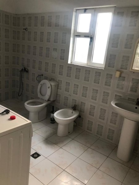 Tirane, jepet me qera apartament 2+1 , 500 € 