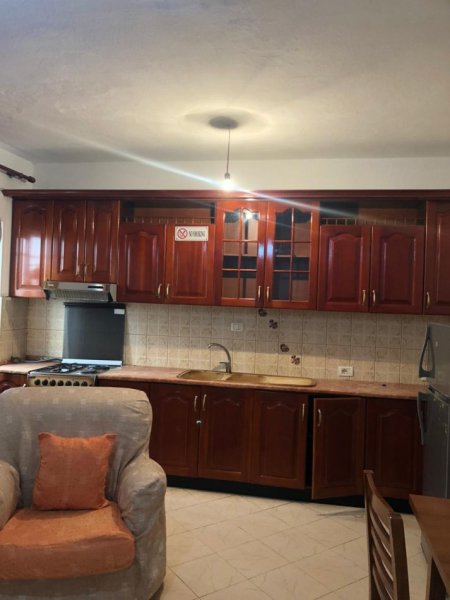 Tirane, jepet me qera apartament 2+1 , 500 € 