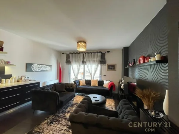 Tirane, jepet me qera apartament 2+1 Kati 8, 122 m² 1.800 € (Bllok)