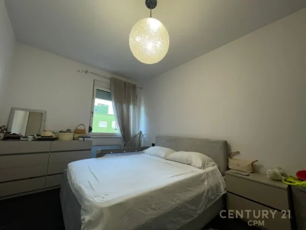 Tirane, jepet me qera apartament 2+1 Kati 8, 122 m² 1.800 € (Bllok)