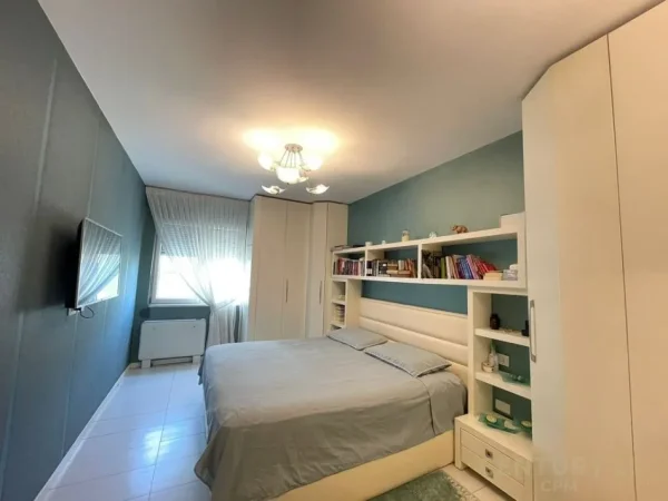 Tirane, jepet me qera apartament 2+1 Kati 8, 122 m² 1.800 € (Bllok)