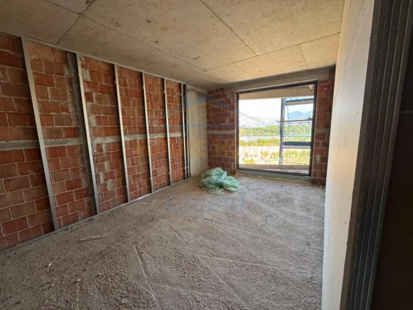 Tirane, shitet apartament 1+1+Aneks+Ballkon Kati 4, 96 m² 249.000 € (Liqeni i Thate)