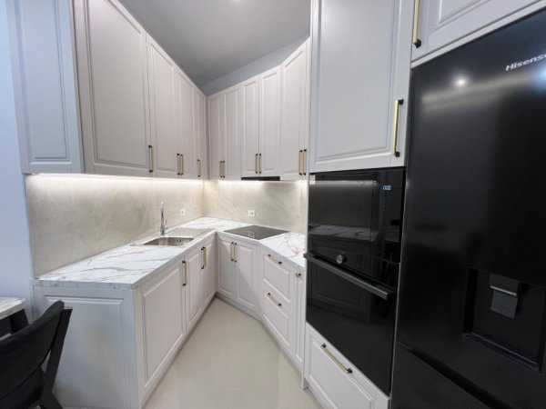 Tirane, jepet me qera shtepi 1+1+Aneks+Ballkon Kati 1, 80 m² 450 € (Mjull Bathore)