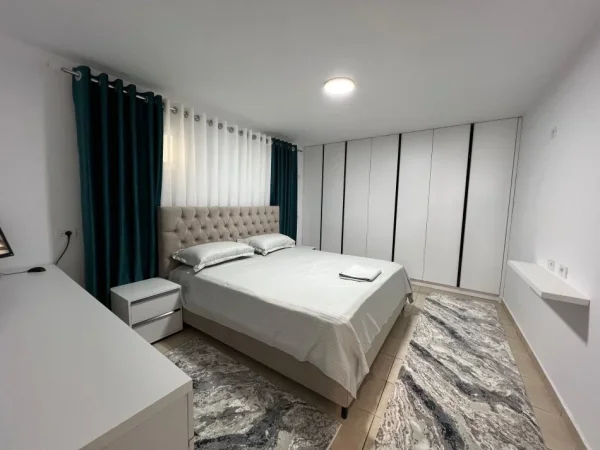 Tirane, jepet me qera shtepi 1+1+Aneks+Ballkon Kati 1, 80 m² 450 € (Mjull Bathore)