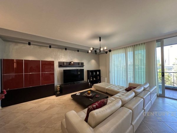 Tirane, jepet me qera apartament 3+1 Kati 4, 215 m² 3.000 € (Galeria ETC)