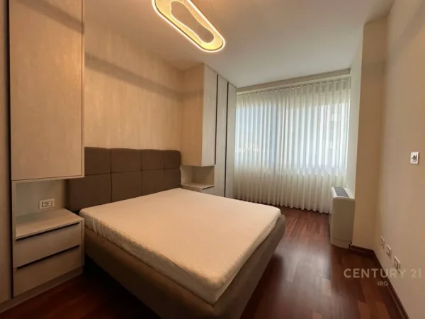 Tirane, jepet me qera apartament 3+1 Kati 4, 215 m² 3.000 € (Galeria ETC)