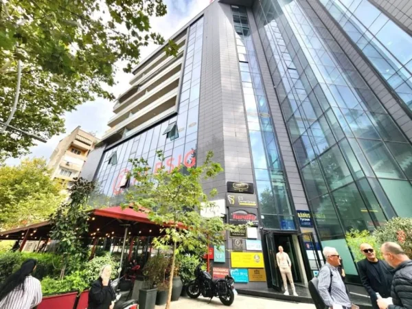 Tirane, jepet me qera apartament 2+1 Kati 2, 163 m² 25 € (Qendra Turdiu)