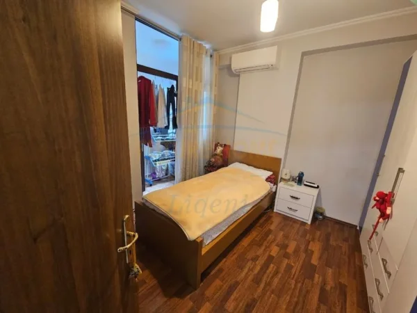 Tirane, shitet apartament 3+1+Ballkon Kati 3, 124 m² 299.000 € (Qender)