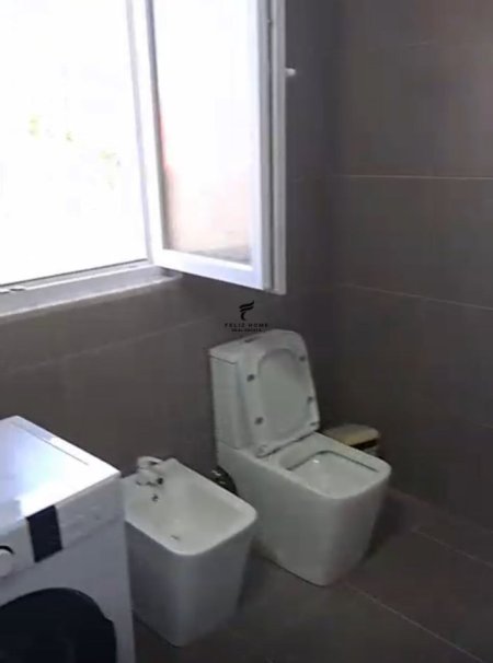 Tirane, jepet me qera apartament 2+1 Kati 3, 113 m² 500 € (EKONOMIKU)