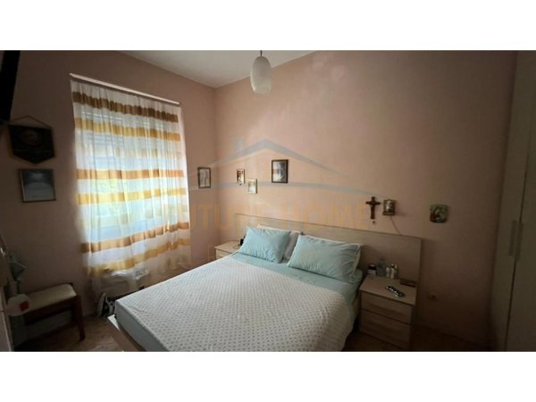 Tirane, jepet me qera apartament 2+1 Kati 1, 100 m² 900 € (Shallvaret , Tirane)