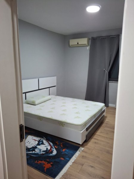 Tirane, jepet me qera apartament 3+1 Kati 4, 120 m² 1.000 € 