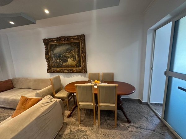 Tirane, jepet me qera apartament 2+1 Kati 6, 113 m² 900 € (Galeria)