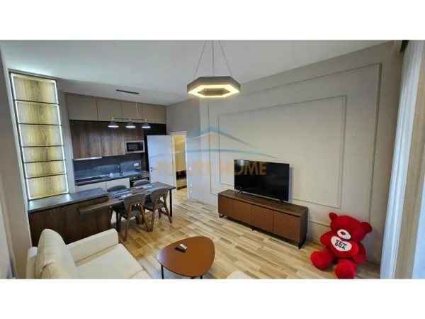 Tirane, jepet me qera apartament 1+1 Kati 3, 58 m² 700 € (Rruga Kavajes , Prane Square 21)