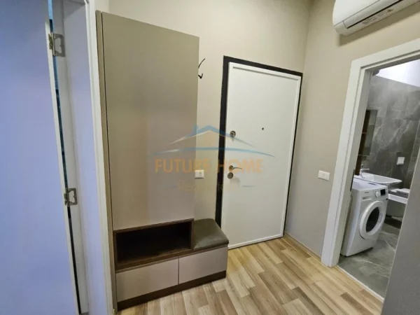 Tirane, jepet me qera apartament 1+1 Kati 3, 58 m² 700 € (Rruga Kavajes , Prane Square 21)
