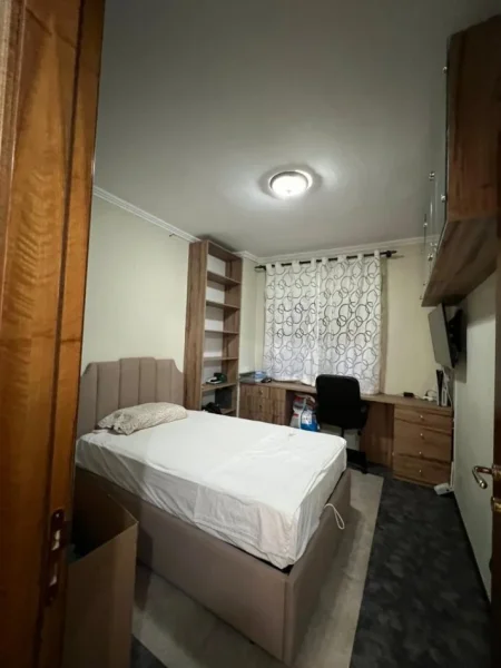 Tirane, shitet apartament 3+1+Ballkon Kati 3, 138 m² 295.000 € (Bulevardi Zogu I)