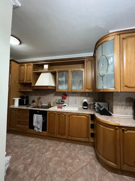 Tirane, shitet apartament 3+1+Ballkon Kati 3, 138 m² 295.000 € (Bulevardi Zogu I)