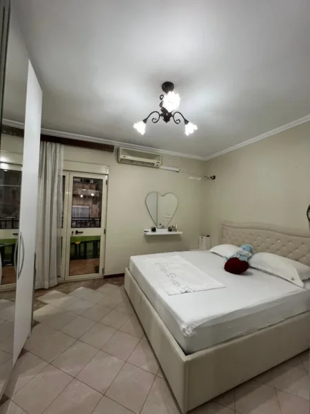 Tirane, shitet apartament 3+1+Ballkon Kati 3, 138 m² 295.000 € (Bulevardi Zogu I)