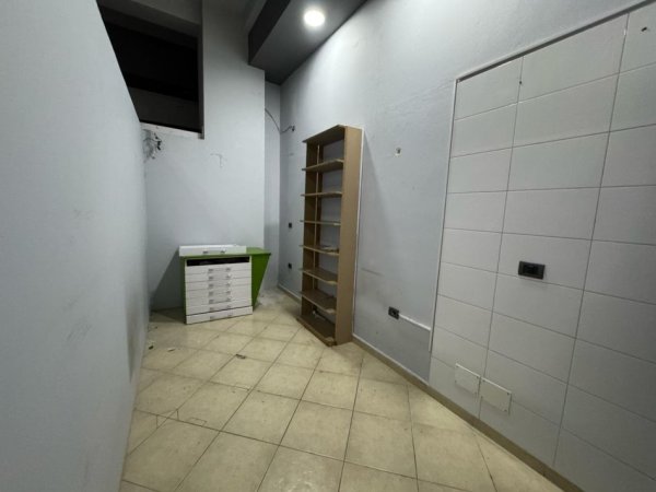 Tirane, jepet me qera apartament 2+1 Kati 1, 114 m² 1.000 € 