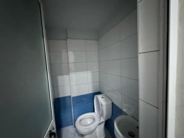 Tirane, jepet me qera apartament 2+1 Kati 1, 114 m² 1.000 € 