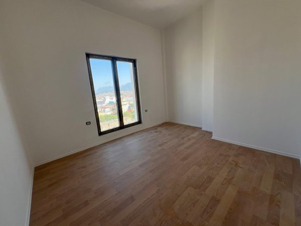Tirane, shitet apartament 3+1+Ballkon Kati 13, 133 m² 399.000 € (Rruga e Barrikadave)