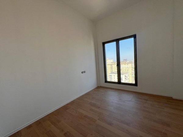 Tirane, shitet apartament 3+1+Ballkon Kati 13, 133 m² 399.000 € (Rruga e Barrikadave)
