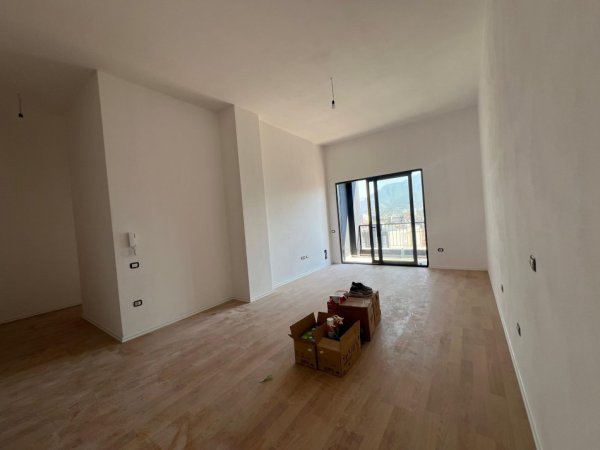 Tirane, shitet apartament 3+1+Ballkon Kati 13, 133 m² 399.000 € (Rruga e Barrikadave)