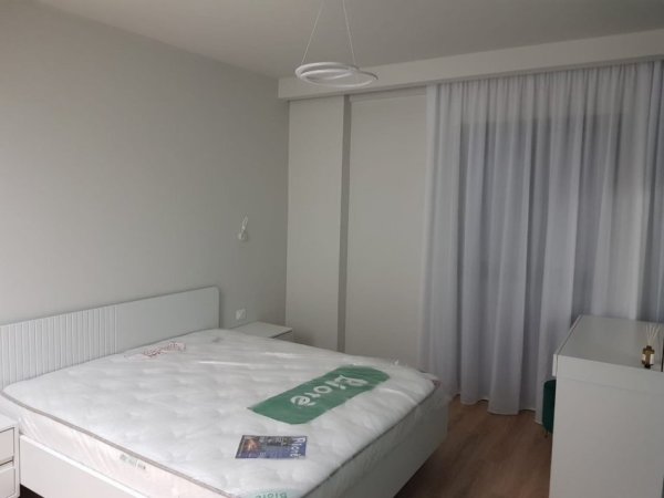 Tirane, shitet apartament 2+1+Ballkon Kati 1, 240.000 € (Kodra e Diellit)