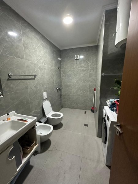 Tirane, jepet me qera 2+1 Kati 2, 90 m² 600 € (Don Bosko)