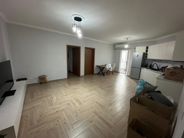 Tirane, jepet me qera 2+1 Kati 2, 90 m² 600 € (Don Bosko)