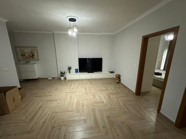 Tirane, jepet me qera 2+1 Kati 2, 90 m² 600 € (Don Bosko)