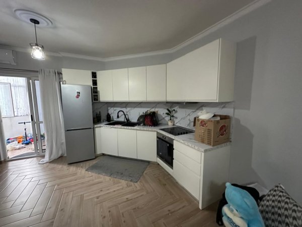 Tirane, jepet me qera 2+1 Kati 2, 90 m² 600 € (Don Bosko)