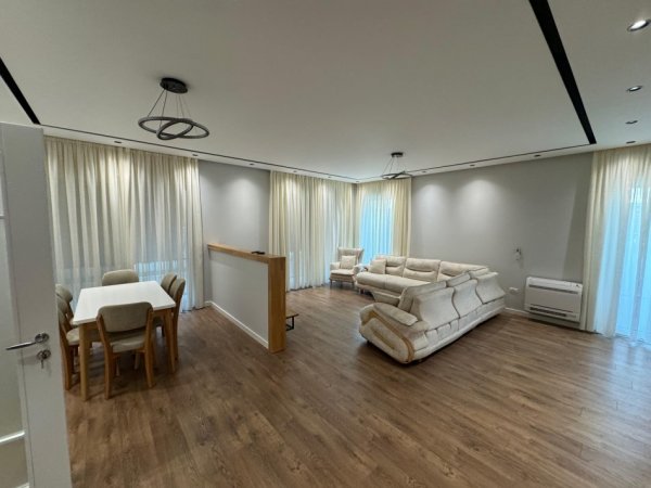Tirane, jepet me qera apartament 2+1 , 1.000 € 