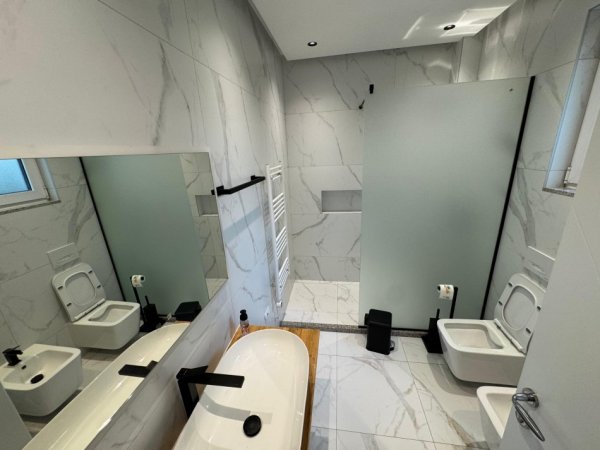 Tirane, jepet me qera apartament 2+1 , 1.000 € 