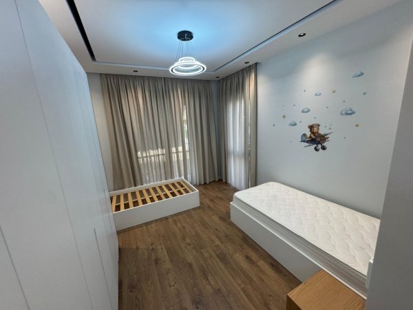 Tirane, jepet me qera apartament 2+1 , 1.000 € 