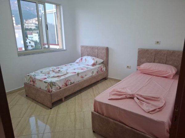 Tirane, jepet me qera apartament 3+1 Kati 2, 120 m² 430 € (Fresku)