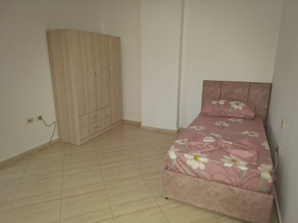 Tirane, jepet me qera apartament 3+1 Kati 2, 120 m² 430 € (Fresku)