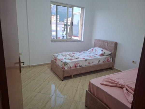Tirane, jepet me qera apartament 3+1 Kati 2, 120 m² 430 € (Fresku)