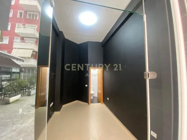 Tirane, shitet ambjent biznesi Kati 0, 14 m² 36.000 € (Selite)