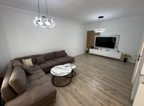 Tirane, jepet me qera apartament 2+1 Kati 2, 85 m² 600 € (prane Ekonomikut)