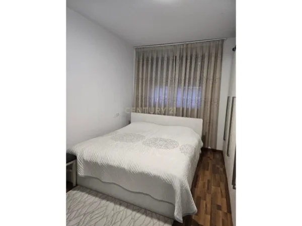 Tirane, jepet me qera apartament 2+1+Aneks+Ballkon Kati 7, 125 m² 900 € (Fusha Aviacionit)