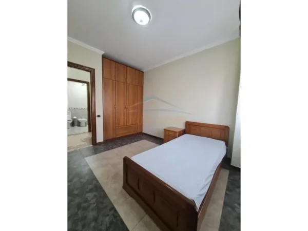 Tirane, shitet apartament 3+1+Ballkon Kati 3, 138 m² 295.000 € (Bulevardi Zogu i Pare)