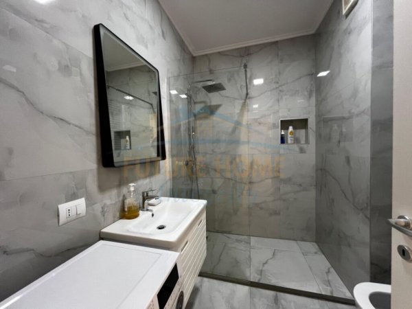 Tirane, jepet me qera apartament 2+1 Kati 2, 110 m² 1.100 € (Pazari i Ri , Rr. Tefta Tashko Koco)