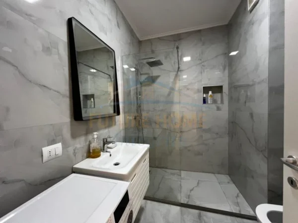 Tirane, jepet me qera apartament 2+1 Kati 2, 110 m² 1.100 € (Pazari i Ri , Rr. Tefta Tashko Koco)