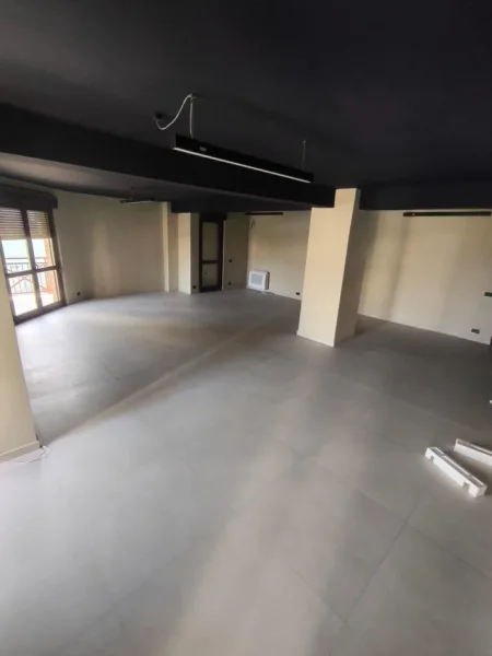 Tirane, jepet me qera ambjent biznesi Kati 8, 2.100 € (Rruga Abdi Toptani)