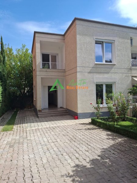 Tirane, jepet me qera Vile 2 Katshe , 400 m² 2800 € (Rruga e Elbasanit)