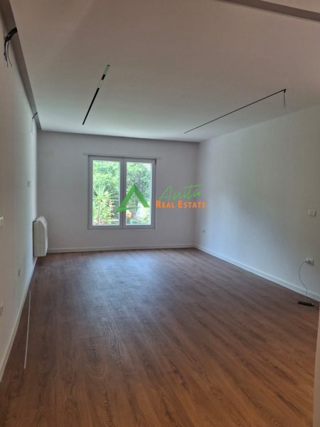 Tirane, jepet me qera Vile 2 Katshe , 400 m² 2800 € (Rruga e Elbasanit)