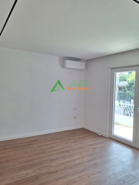 Tirane, jepet me qera Vile 2 Katshe , 400 m² 2800 € (Rruga e Elbasanit)